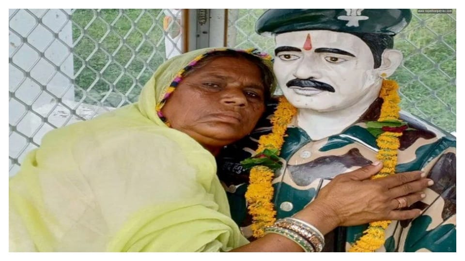 Raksha Bandhan Sisters Tied Rakhi On Statue Of Martyr Brothers Sikar Pali Rajasthan