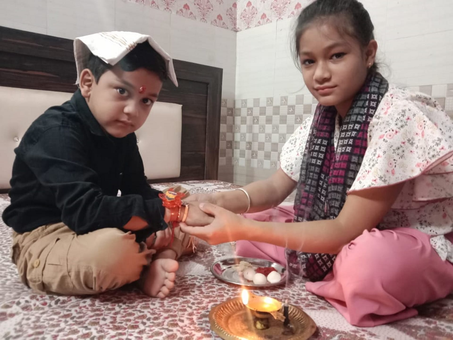 Raksha Bandhan Arushi Nishank tied rakhi BSF jawans Ritu Khanduri gave wishes