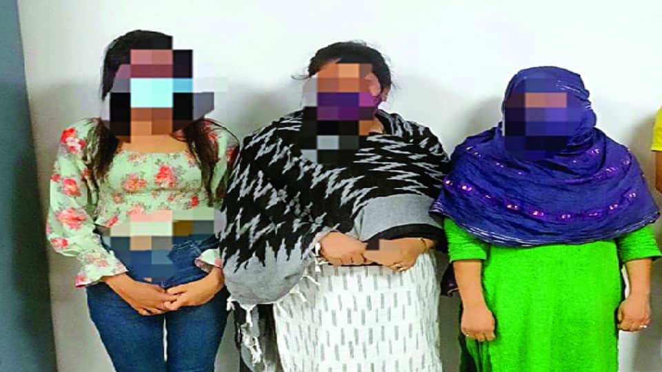 Delhi Police caught sex racket at Spa Center in Rohini Sector 10 seven people including six women arrested