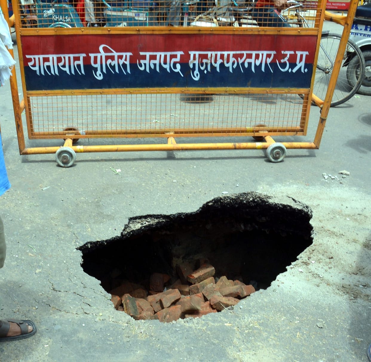 Road collapsed at Meenakshi intersection, it became a deep pit