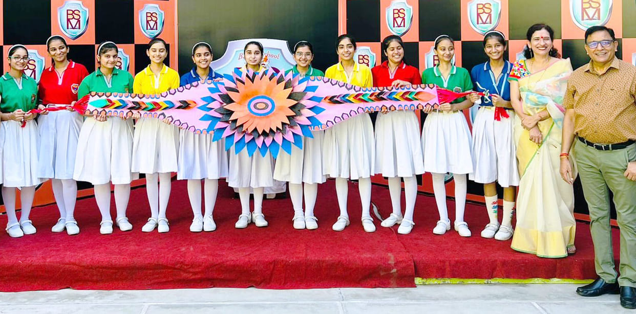 Girls made ten feet long rakhi in BSM school