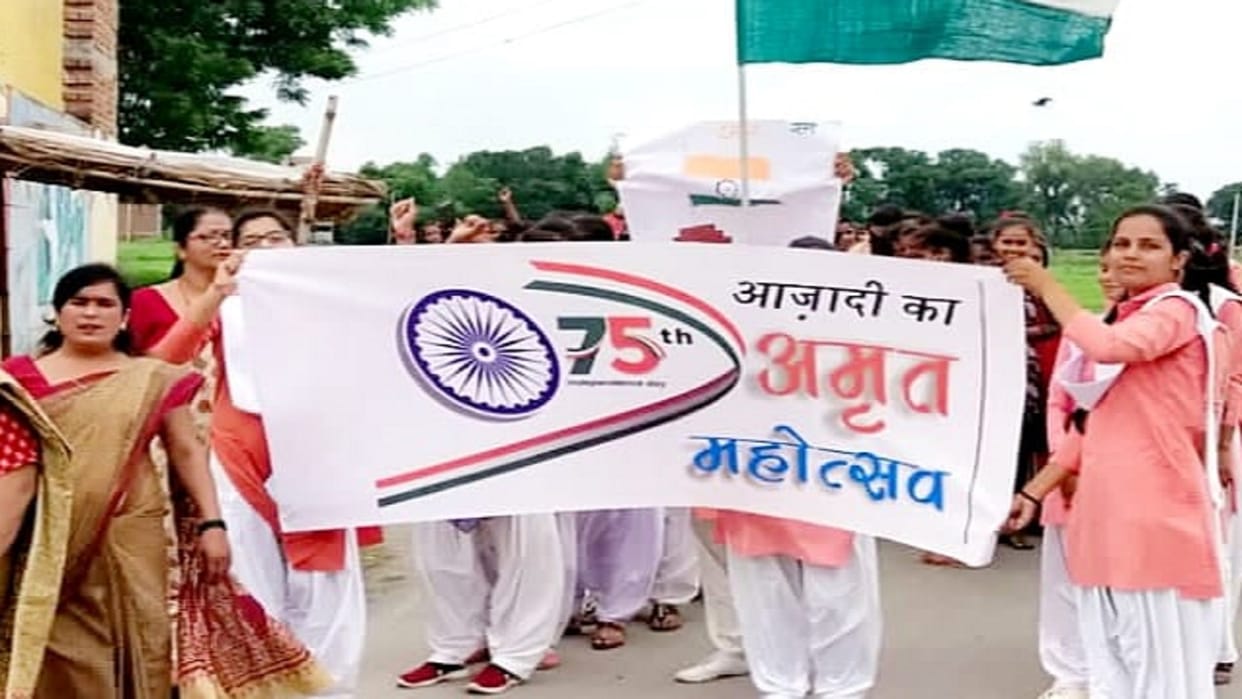Under the Amrit Mahotsav of independence the tricolor yatra took out in schools in varanasi