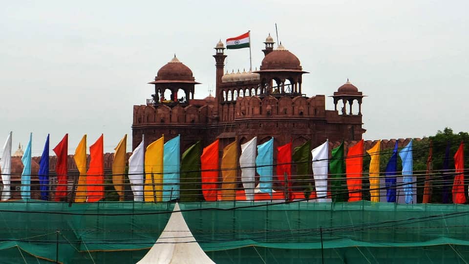delhi weather forecast in next 24 hours partly cloudy with wind speed of 30 to 40 kilometers per hour