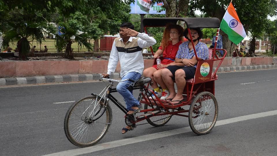 delhi weather forecast in next 24 hours partly cloudy with wind speed of 30 to 40 kilometers per hour