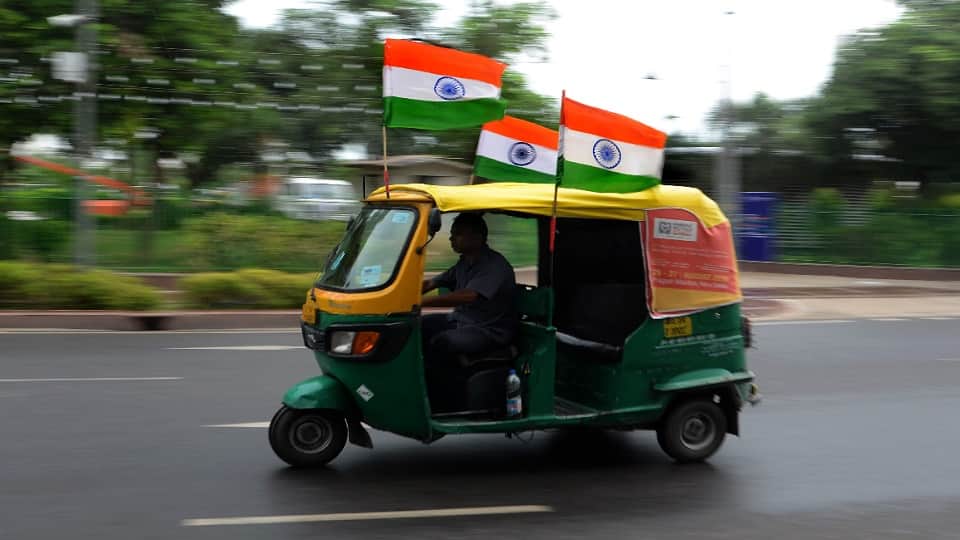 delhi weather forecast in next 24 hours partly cloudy with wind speed of 30 to 40 kilometers per hour
