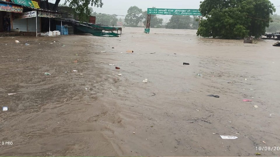 Madhya Pradesh: Eight people washed away in the state due to rain, bodies of three recovered