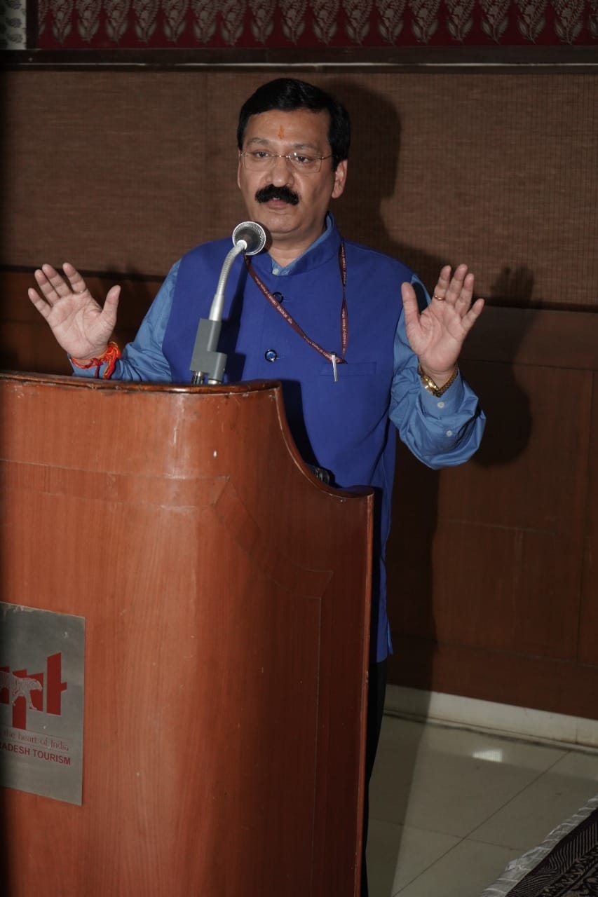 MP News: Director General of IIMC Prof. Sanjay Dwivedi said there is a need to make children media literate