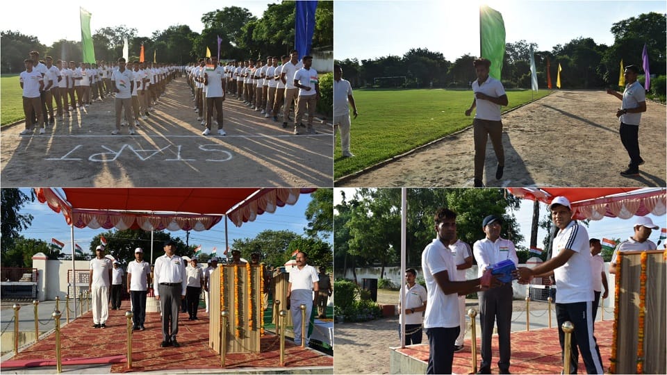 Policemen ran marathon with tricolor first 5 place holders honored in agra