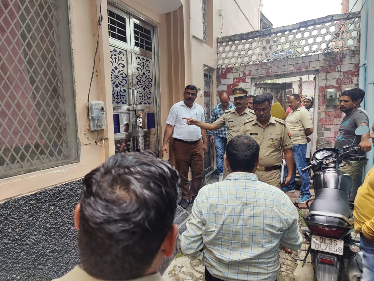 crime,amroha,Sandalwood smuggler Mehmood Alam's property worth 33.59 lakh attached