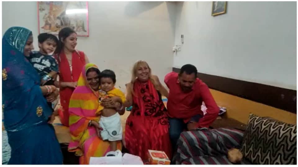 Raksha Bandhan: American Sister Came To Pushkar Tie Rakhi To Brother  Ajmer