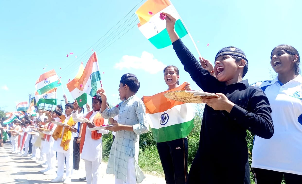 Students welcomed with drums by showering flowers on the tricolor yatra