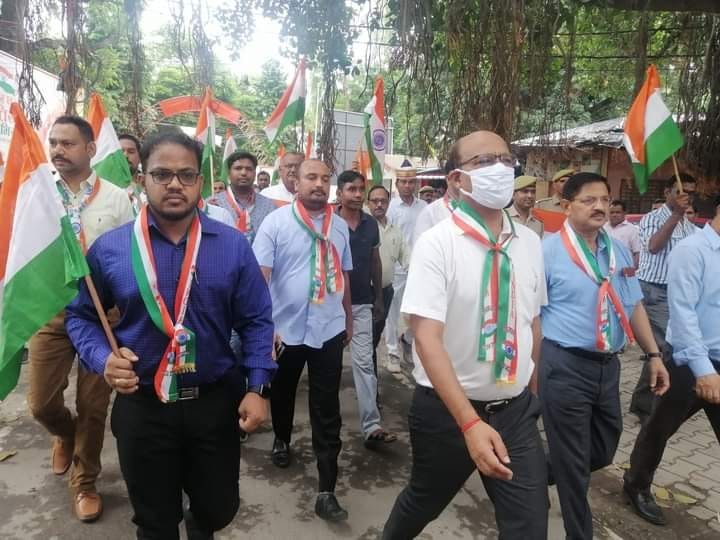 The officers led by the DM took out the tricolor yatra