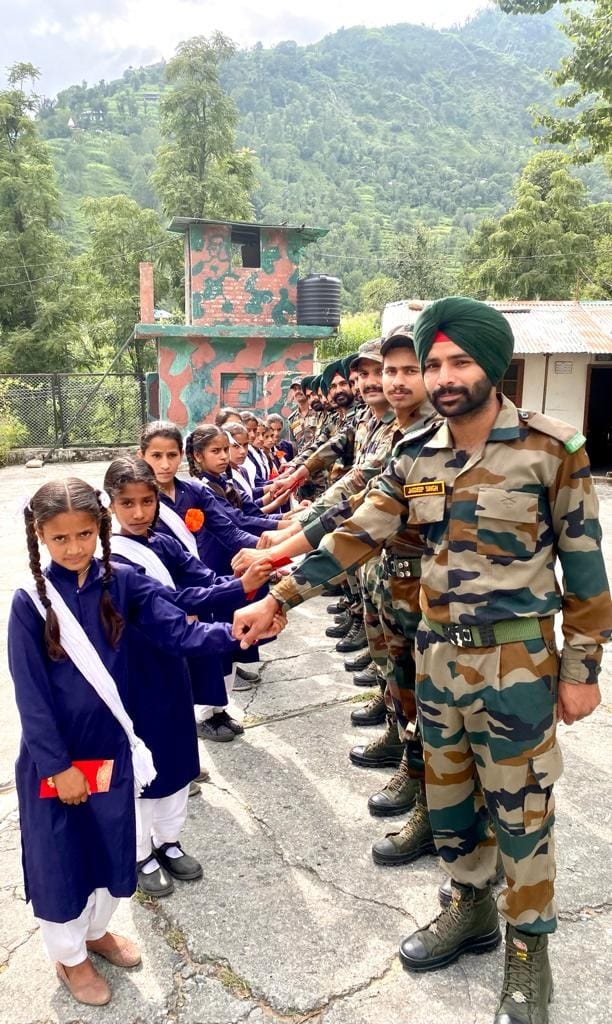 Students celebrated the festival of Rakshabandhan with pomp in schools