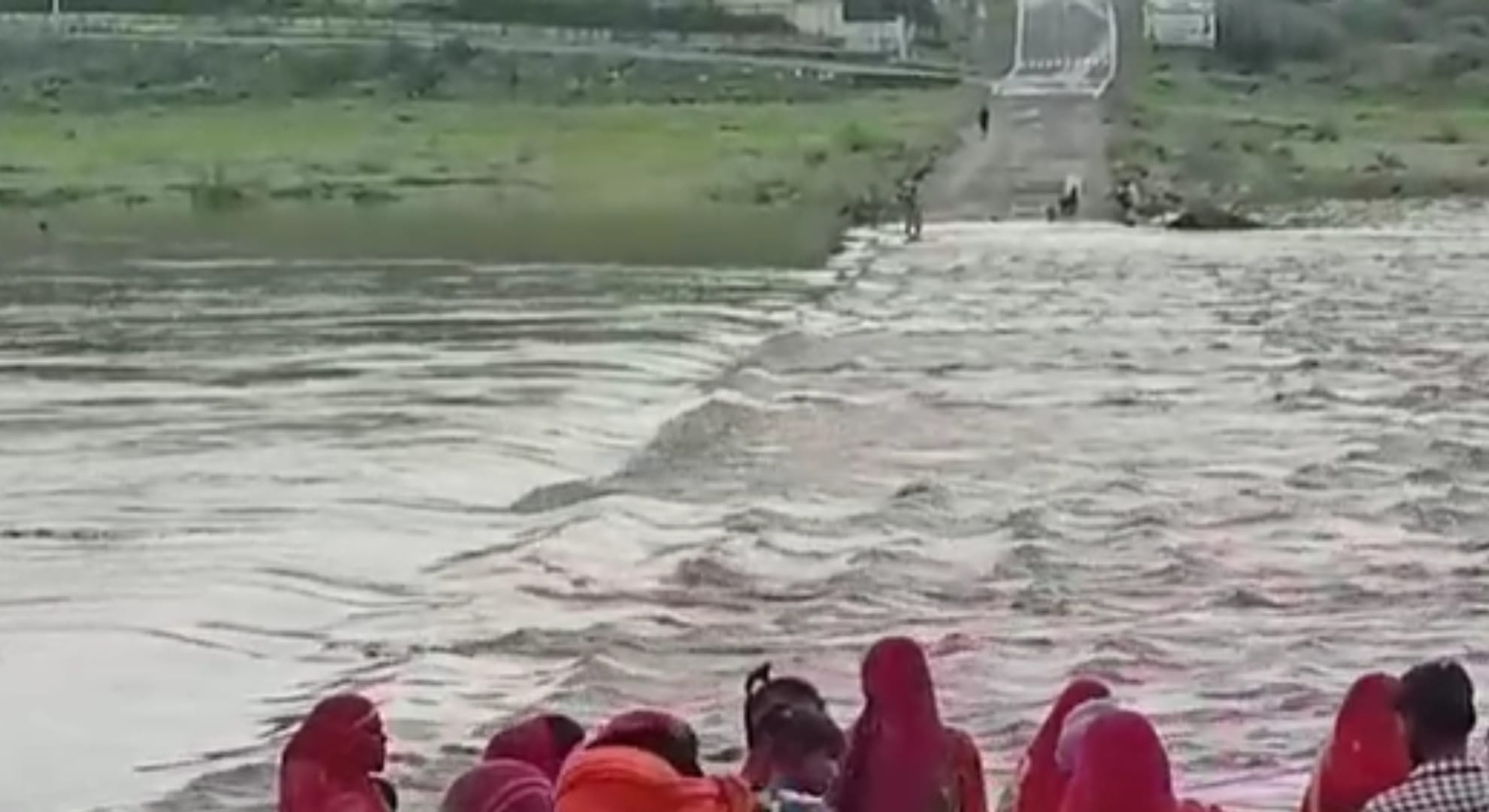 Beneshwar dham turned into an island due to heavy rain for the last four days