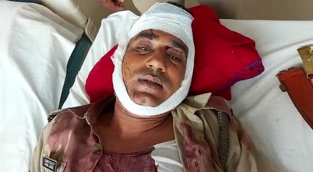 Hardoi News: Police team attacked with sticks, three injured