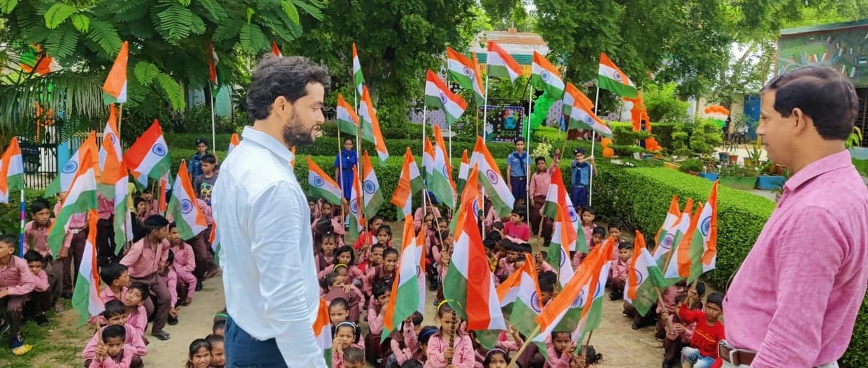 Hathras: AD Basic knows the condition of teaching in schools