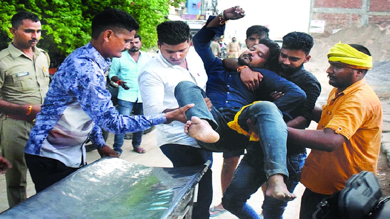 Pratapgarh: Young man shot in old enmity, referred to Prayagraj in critical condition