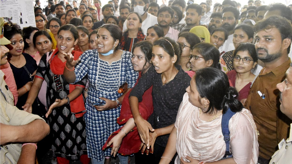 Minus marking not written in question paper students created a ruckus