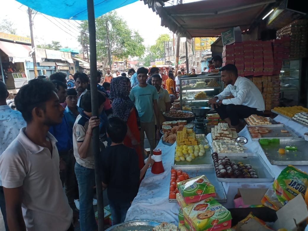 Hathras: On Rakshabandhan, Ghevar ended in the afternoon