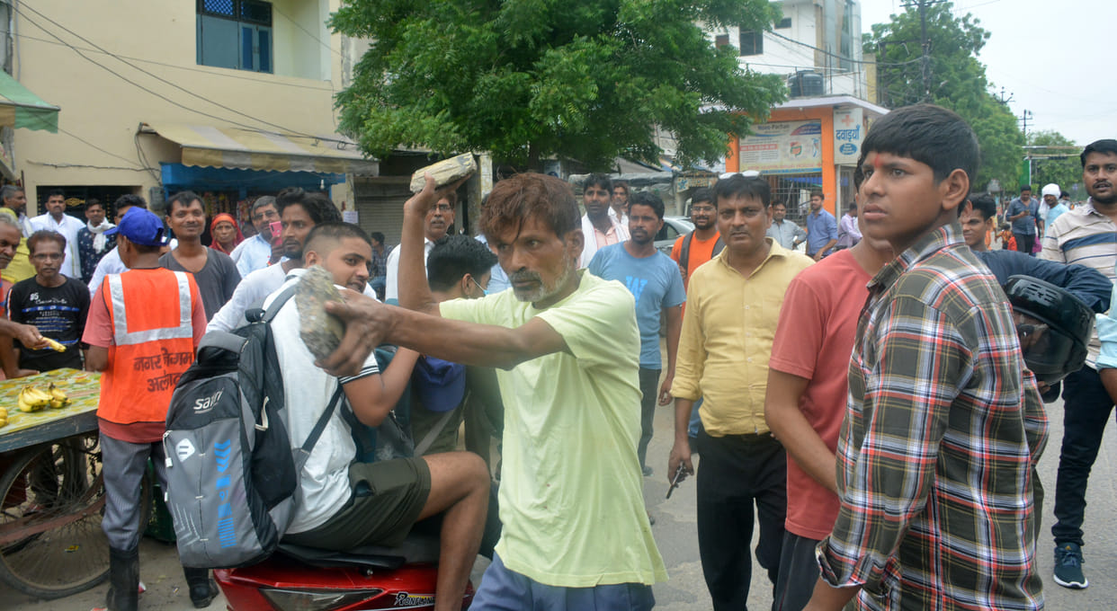 Aligarh: Rakshabandhan: Women created ruckus for not getting buses, jammed
