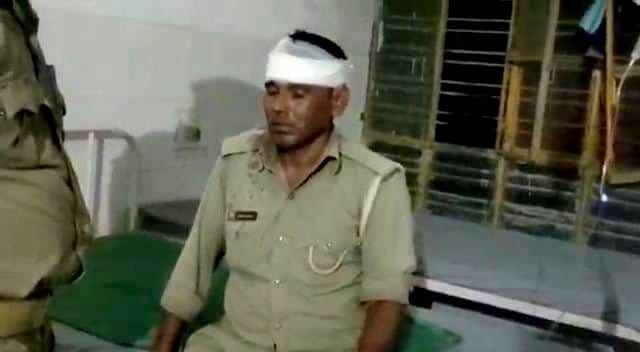 Police attacked in Hardoi, information of molestation had reached Dial 112, miscreants attacked with sticks
