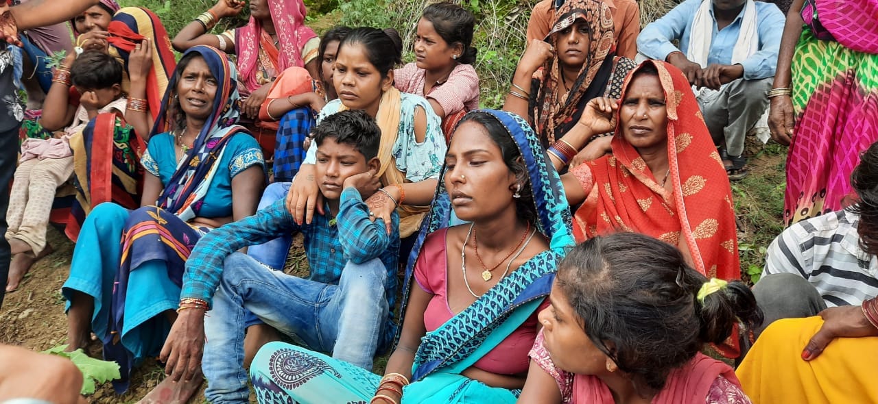 after 41 hours dead bodies found landing in Yamuna, Fatehpur-Banda administration started patting their backs