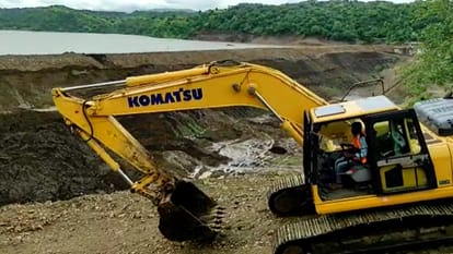Under construction dam wall collapsed in Dhar, alert in 13 villages