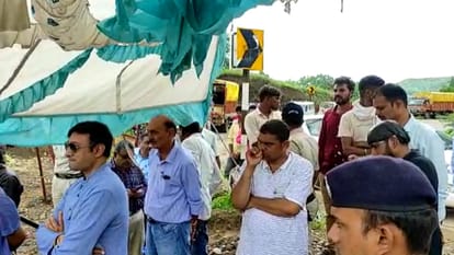 Under construction dam wall collapsed in Dhar, alert in 13 villages