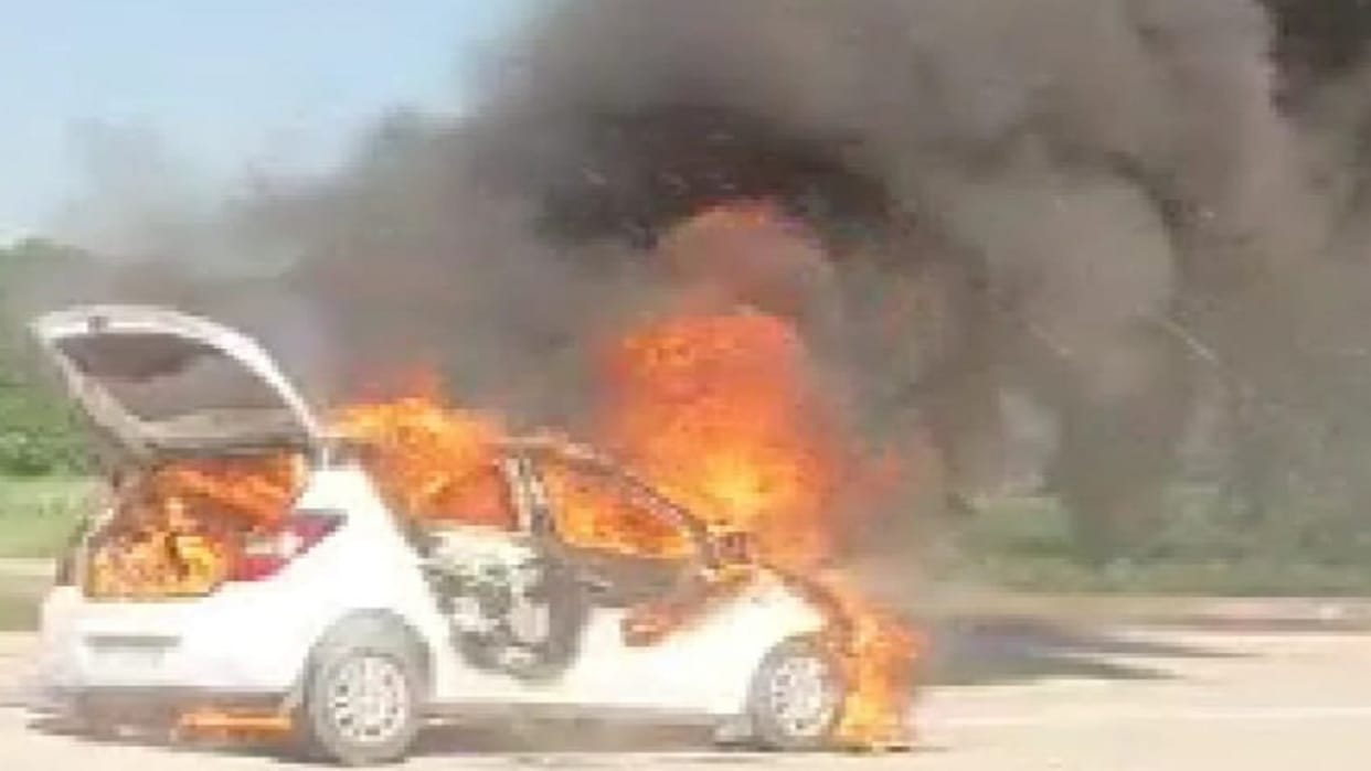 Fire breaks out in a car on Delhi-Meerut Expressway in Meerut