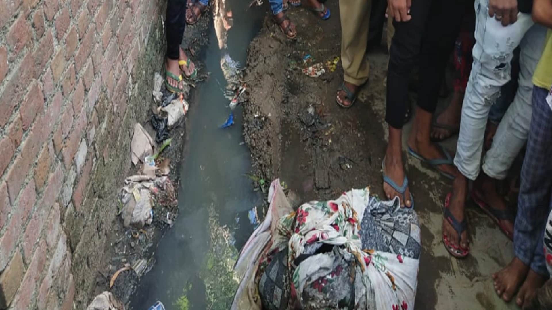Meerut police have funeral of girl dead body after found of 72 hours