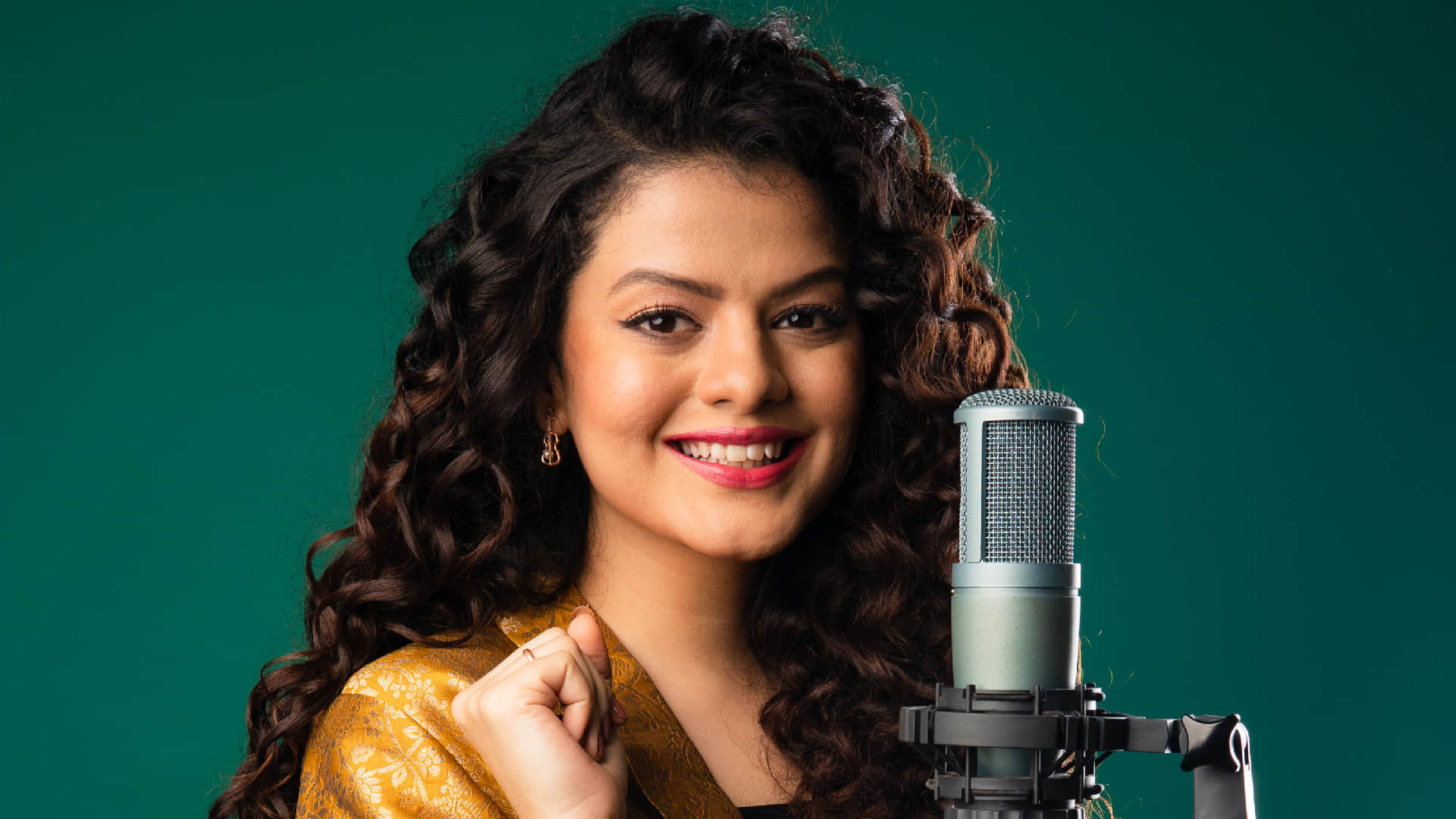 Palak Muchhal first break in Bollywood and her record of doing heart surgery of 2500 children