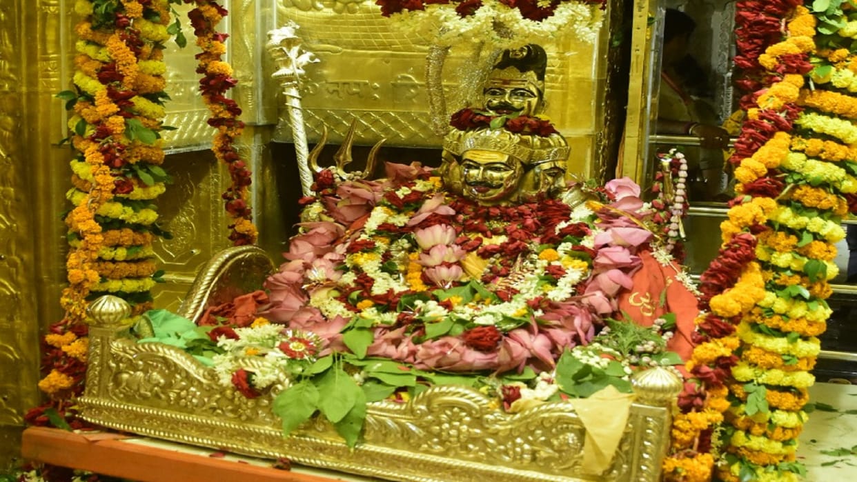 Palki Yatra taken out to Kashi Vishwanath Temple giving darshan to the devotees