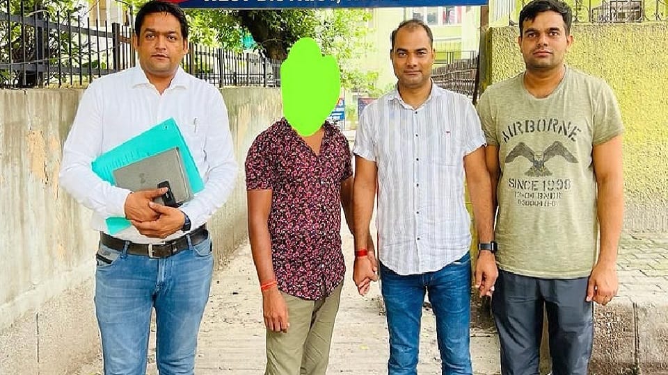 bhojpuri singer vinay arrested for smuggling ganja he sung more than 100 songs