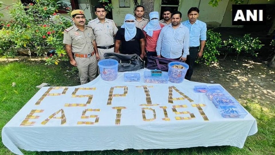 Arms smuggling gang busted in Delhi