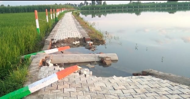 Amrit Sarovar built in Kalinagar of Pilibhit collapsed in a single rain