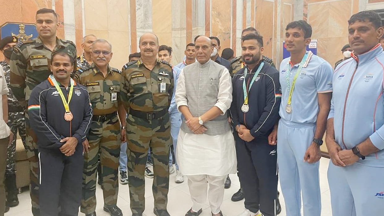 Rajnath Singh, Air Chief Marshal VR Chaudhari felicitated sportsperson from 3 Armed Forces participated in CWG