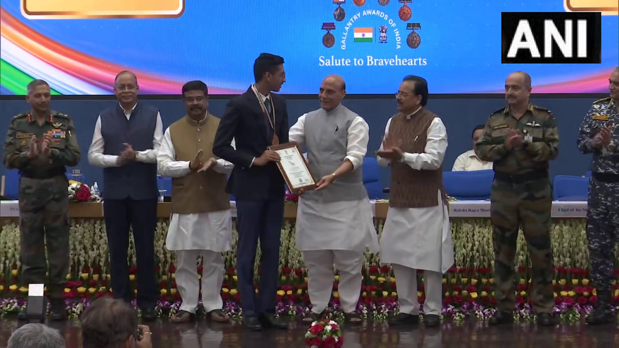 Defence min Rajnath Singh at felicitation event of Project Veergatha winners Latest News Update