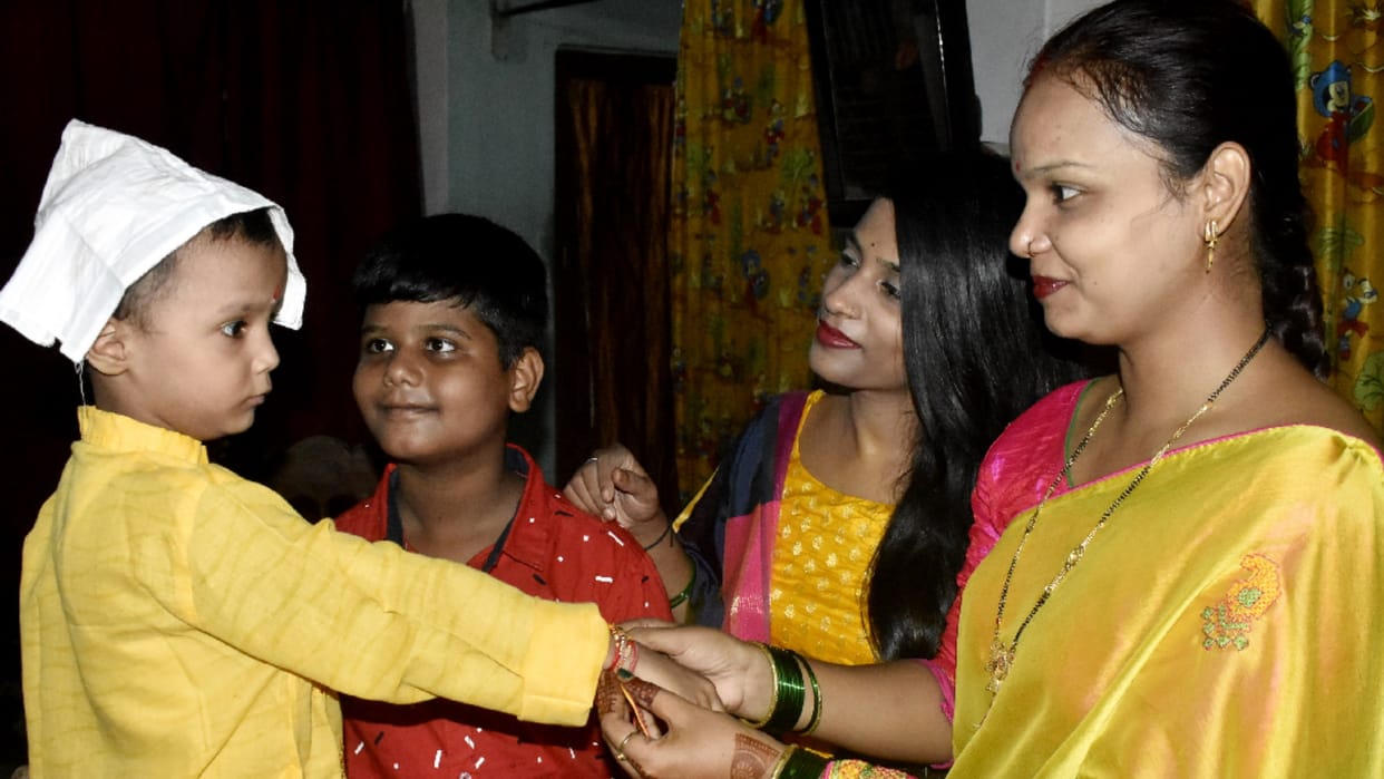 Raksha bandhan being celebrated with pomp in Gorakhpur