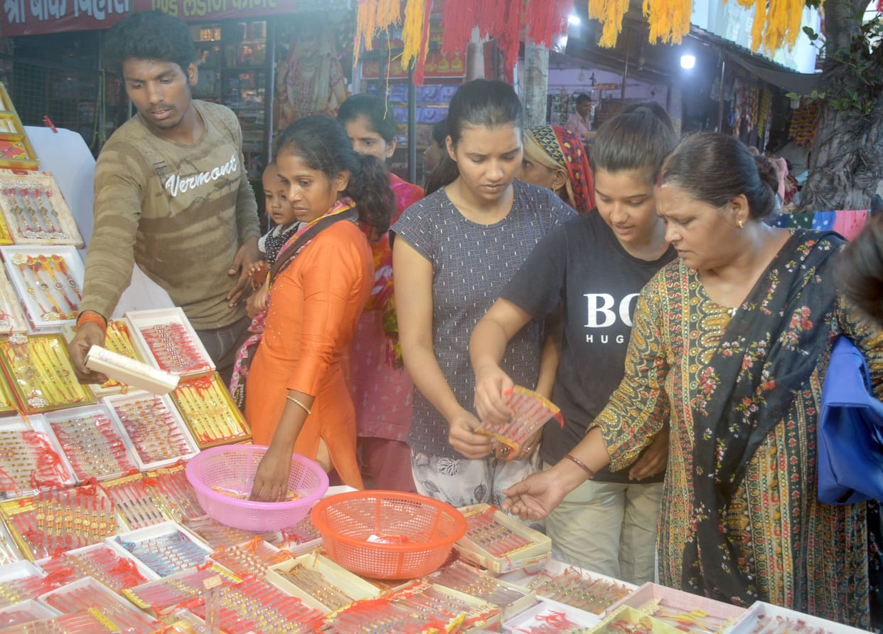 Aligarh: Rakshabandhan: Relationship is priceless, threads are worth