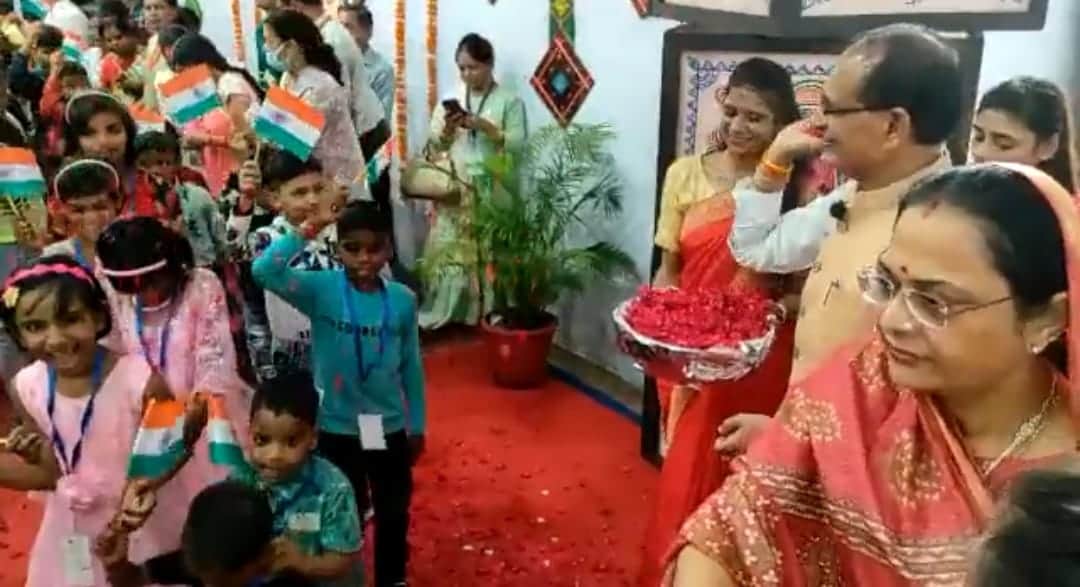 MP News: Shivraj celebrated Rakhi with children, CM said, it is my resolve, words will not be allowed to remai