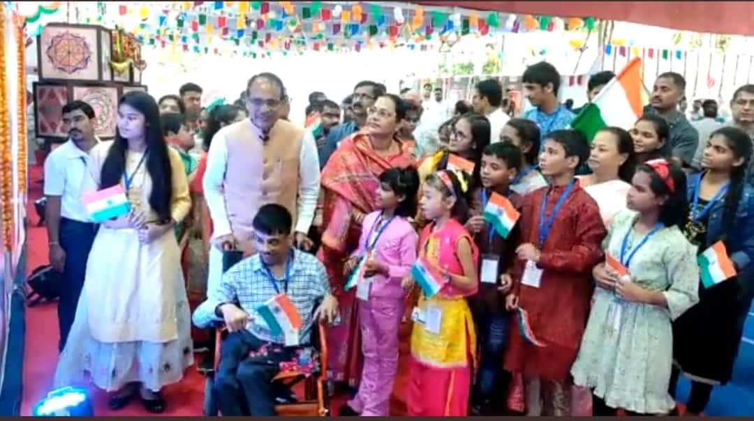 MP News: Shivraj celebrated Rakhi with children, CM said, it is my resolve, words will not be allowed to remai