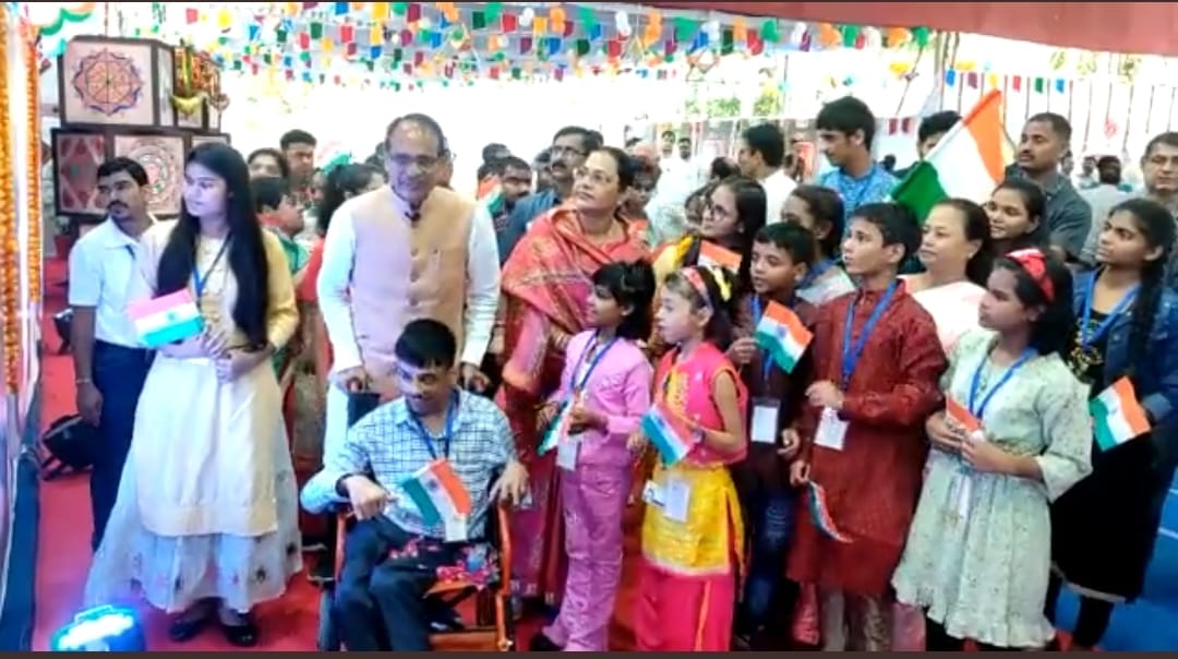 MP News: Shivraj celebrated Rakhi with children, CM said, it is my resolve, words will not be allowed to remai