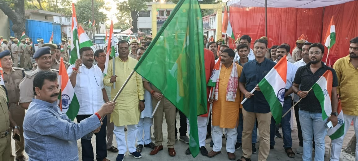 Police and PAC personnel took out tricolor rally