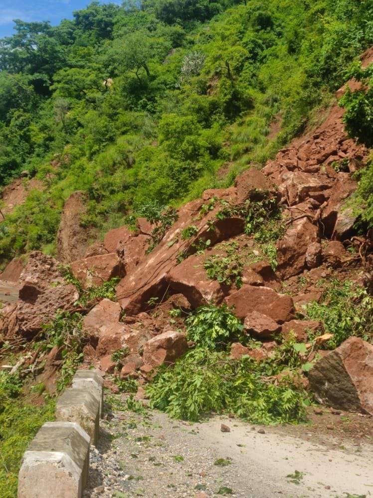 Rain caused damage of 11 crores to 30 roads of Chamba division so far