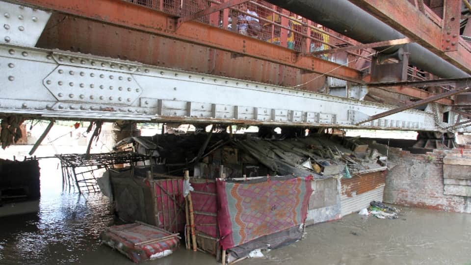 Yamunas water level in Delhi reached 205.65 meters on Friday night people upset in low lying areas