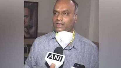 Hate Speech: ‘मेरा बयान PM मोदी के जीवन से…’, मल्लिकार्जुन खरगे के बेटे ने EC को दी सफाई Mallikarjun Kharge's son Priyank has strongly refuted BJP allegations of abuse and invoking caste