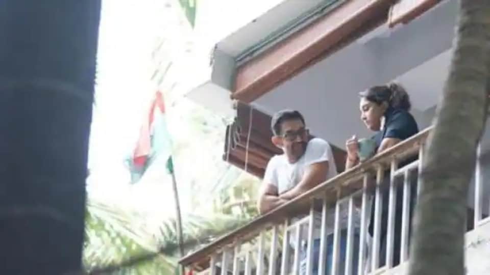 laal singh chaddha Aamir Khan hoists the flag in the balcony with daughter Ira while nationalism controversy