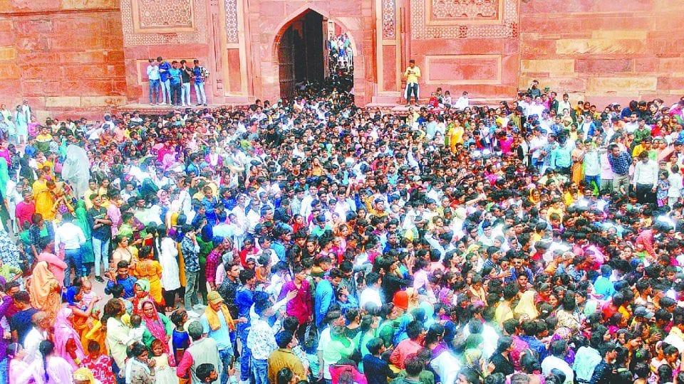 Tourists entry closed for three days on the main tomb of the Taj Mahal