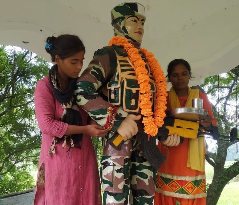 Martyr's sister tied rakhi in brother's hands