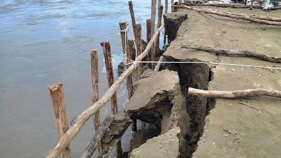 Villagers leaving the Barauna village due to ganga erosion in Kasganj